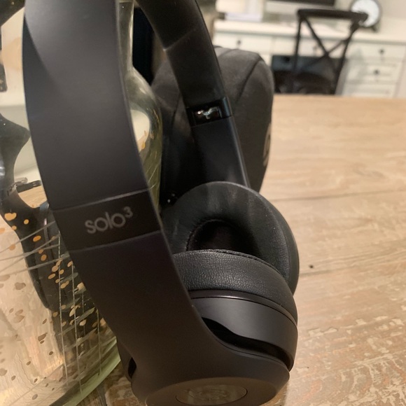 ❌SOLD❌Apple Beats Solo 3 Wireless Headphones Dr - Picture 4 of 8